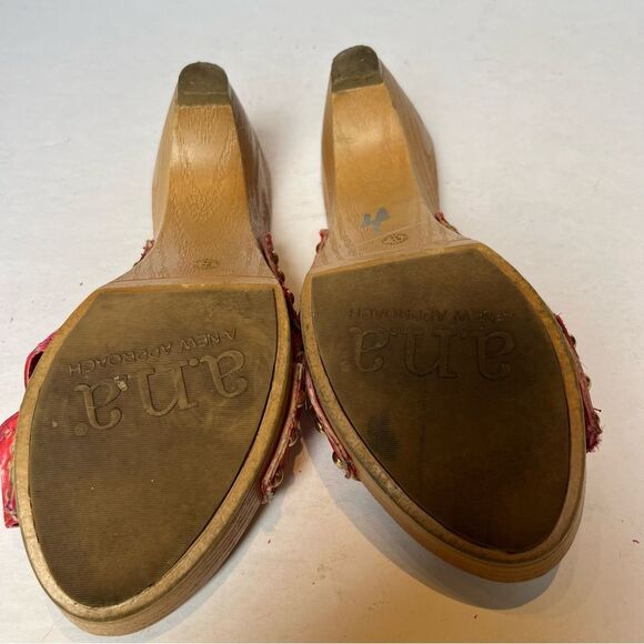 a.n.a. Women's Red Floral Fabric Wedge Sandals Red/Pink multi size 8 1/2M - Picture 8 of 9